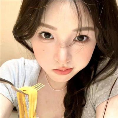 罗娜，阿齐姆的母亲
